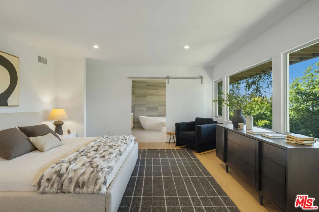 3564 Multiview Drive, Los Angeles, California 90068 home-pic-16